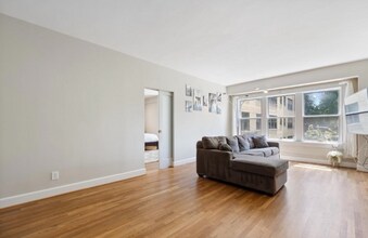 3901 Cathedral Ave NW in Washington, DC - Foto de edificio - Building Photo