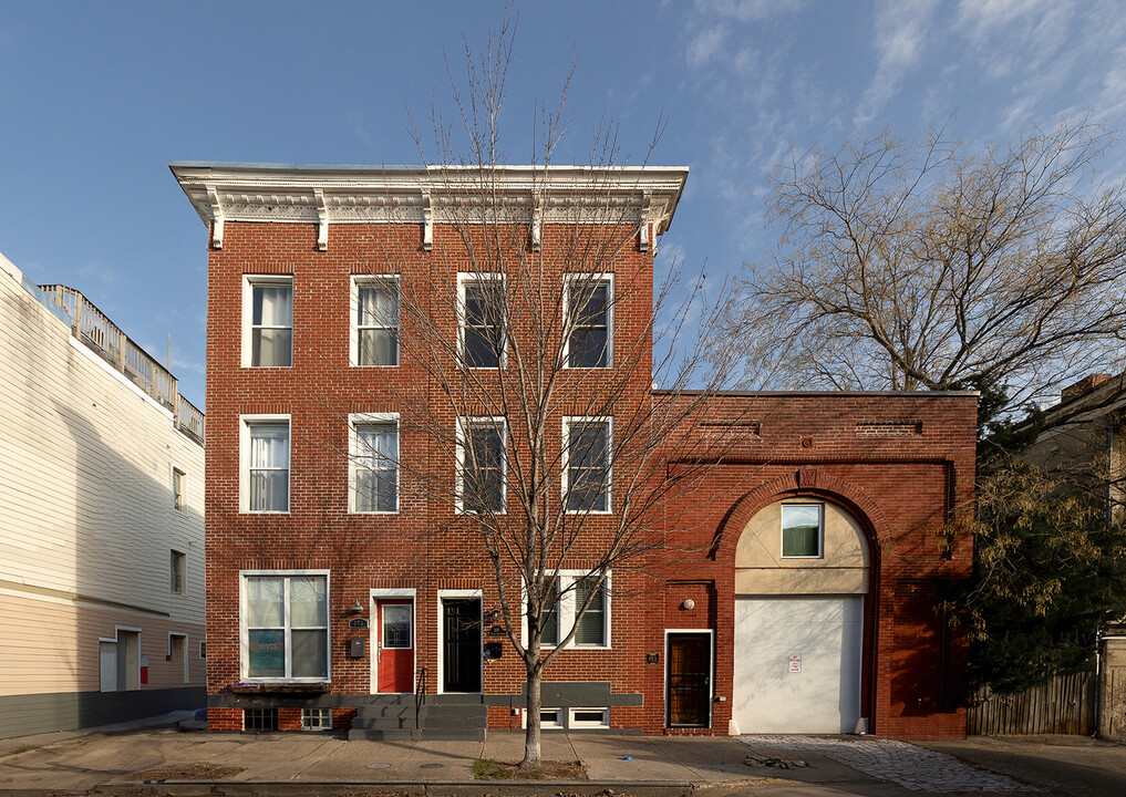 101 N Chester St in Baltimore, MD - Building Photo