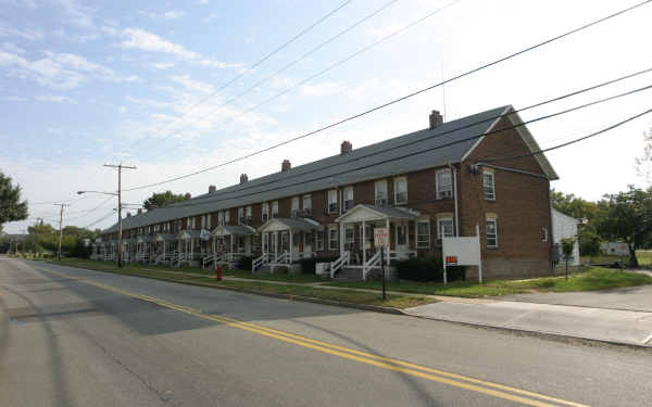 Townhomes at Veterans Park in Sayreville, NJ - Building Photo - Building Photo