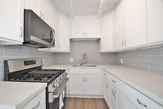 221 39th St in Manhattan Beach, CA - Foto de edificio - Building Photo