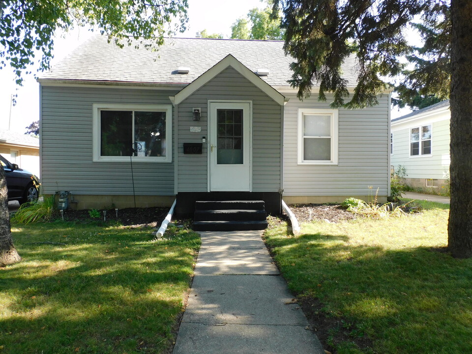 4007 Wright Ave in Racine, WI - Foto de edificio