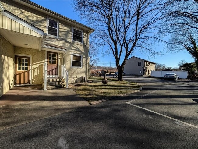 1425 Manville Rd in Woonsocket, RI - Building Photo - Building Photo