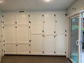 4135 NW Carlton Ct in Portland, OR - Building Photo - Building Photo