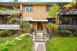 1637-1645 Bathurst Street in Toronto, ON - Building Photo