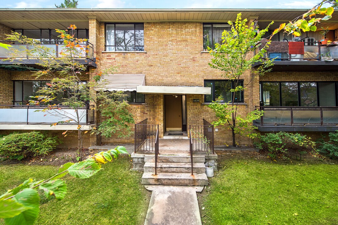 1637-1645 Bathurst Street in Toronto, ON - Building Photo