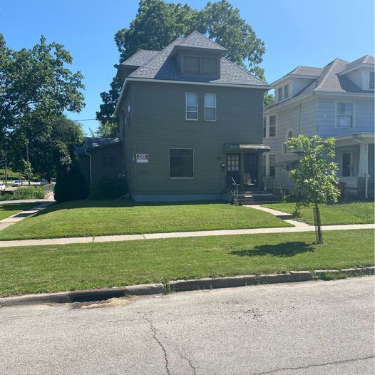 5 S Johnson St in Iowa City, IA - Building Photo