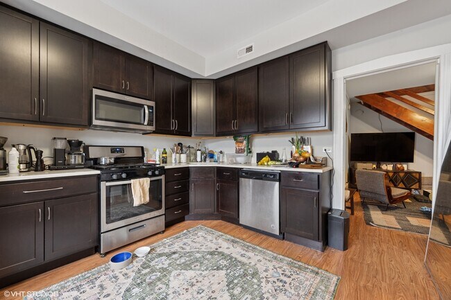2531 W Lyndale St in Chicago, IL - Building Photo - Building Photo