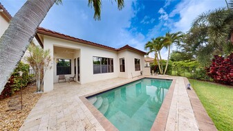 4046 NW 85th Ave in Pembroke Pines, FL - Building Photo