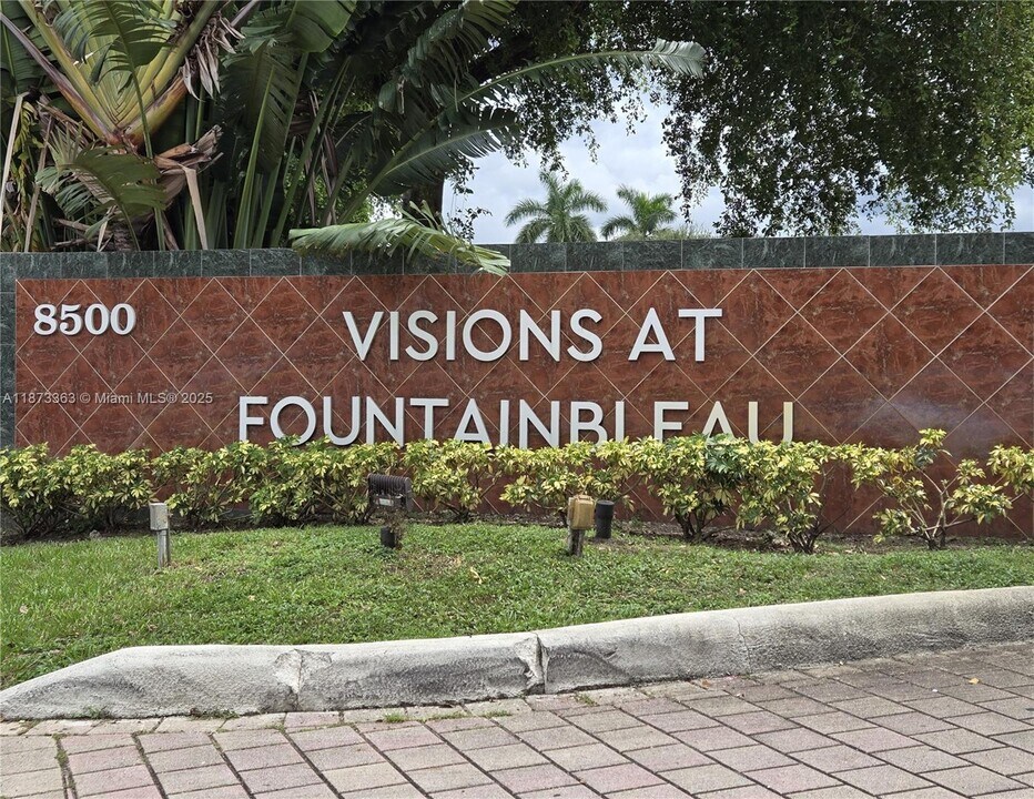 8517 NW 7th St in Miami, FL - Building Photo