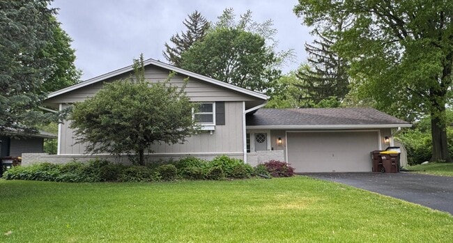 1698 Williamsburg Rd in Rockford, IL - Building Photo - Building Photo