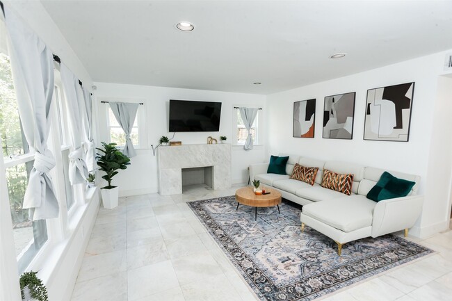 property at 1629 Bonnie Brae St