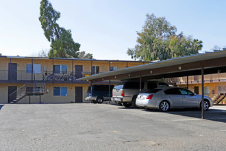 Stoneridge Apartments in Madera, CA - Foto de edificio - Building Photo