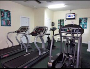 8824 Coral Palms Ct, Unit B in Kissimmee, FL - Foto de edificio - Building Photo