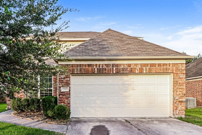 property at 17818 Aveleigh Ln