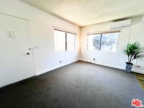 1227 1/2 Normandie Ave in Los Angeles, CA - Building Photo - Building Photo