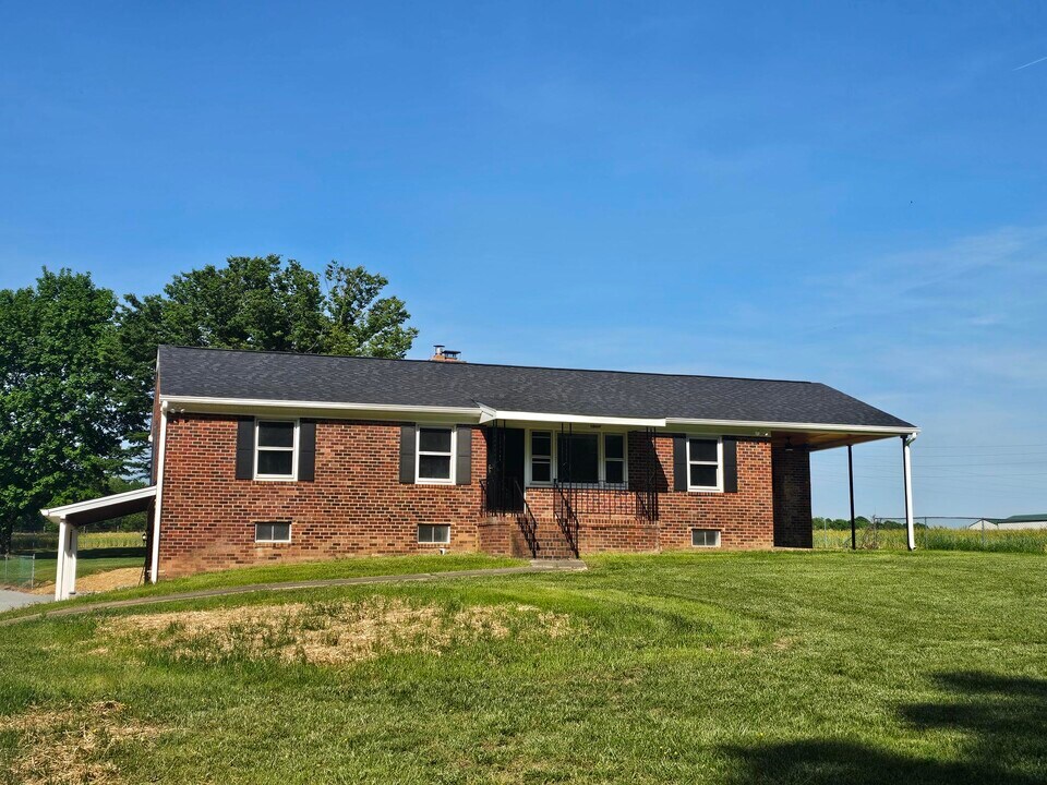 16090 Pouncey Tract Rd in Rockville, VA - Building Photo