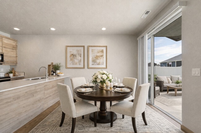 Thayer Cottages in Rathdrum, ID - Foto de edificio - Building Photo