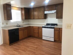 421 E Park Ave in Santa Maria, CA - Building Photo - Building Photo