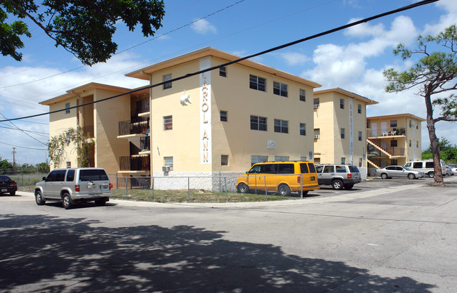 14100-14140 NW 24th Ct in Opa Locka, FL - Foto de edificio - Building Photo