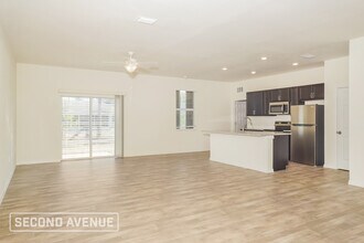 1004 S Lassonde St in North Port, FL - Building Photo - Building Photo