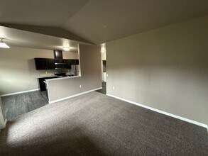 4261 Hawthorne Ave NE in Salem, OR - Building Photo - Building Photo