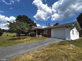 112 Virginia Dr in Stephens City, VA - Building Photo