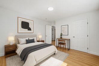 87 Floral St, Unit 1 in Newton, MA - Building Photo - Building Photo