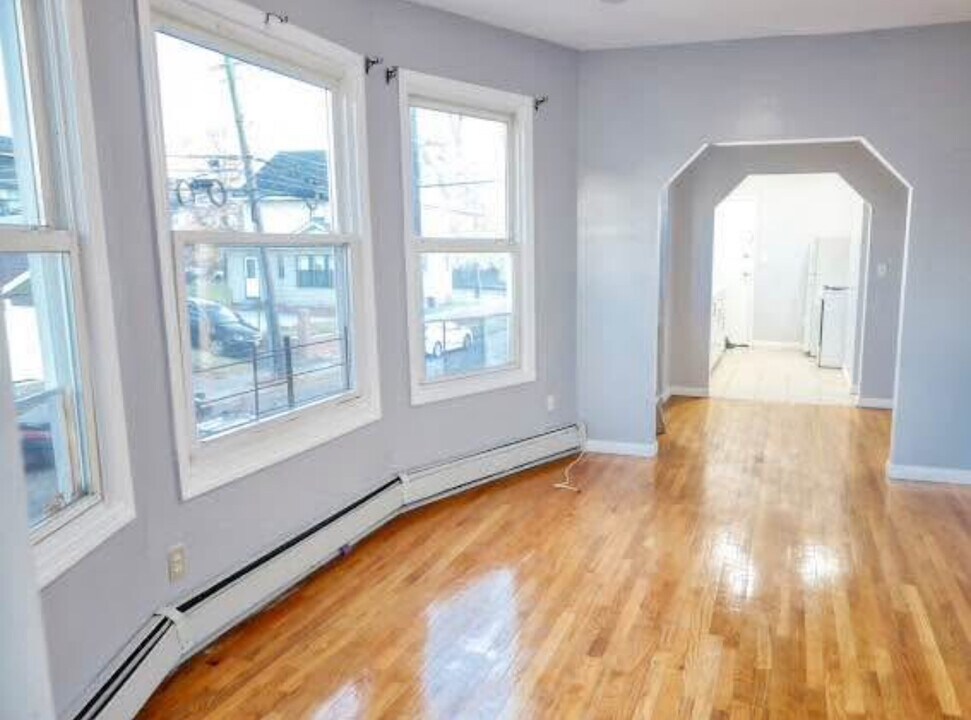 82 Scheerer Ave, Unit 2 in Newark, NJ - Foto de edificio