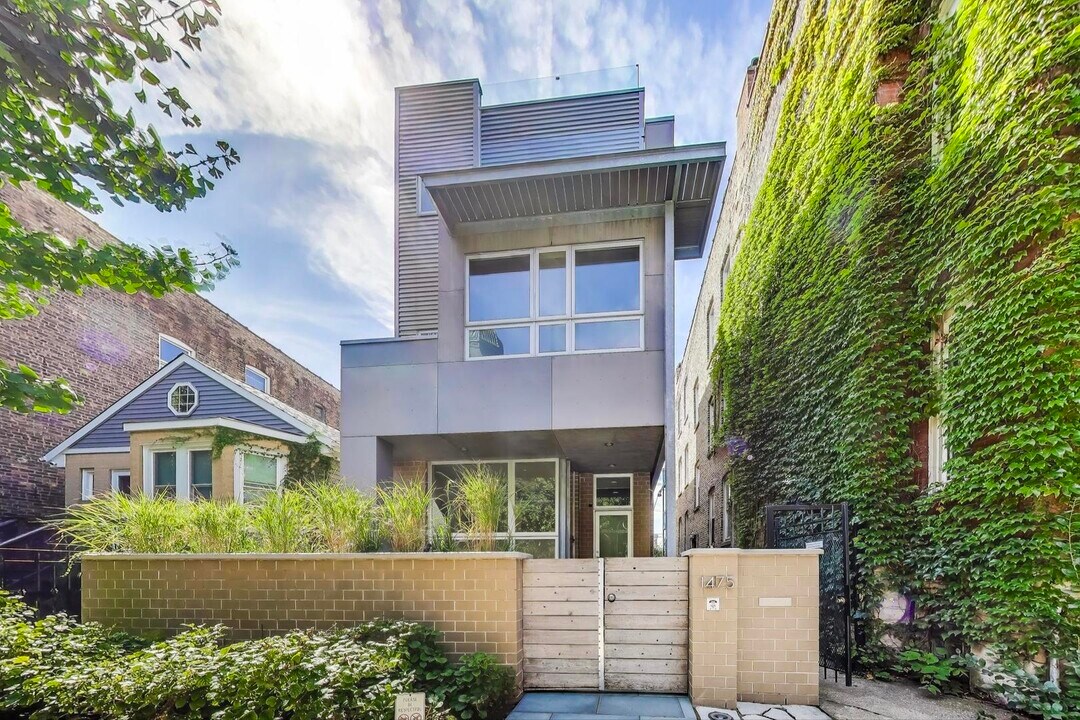 1475 W Superior St in Chicago, IL - Building Photo