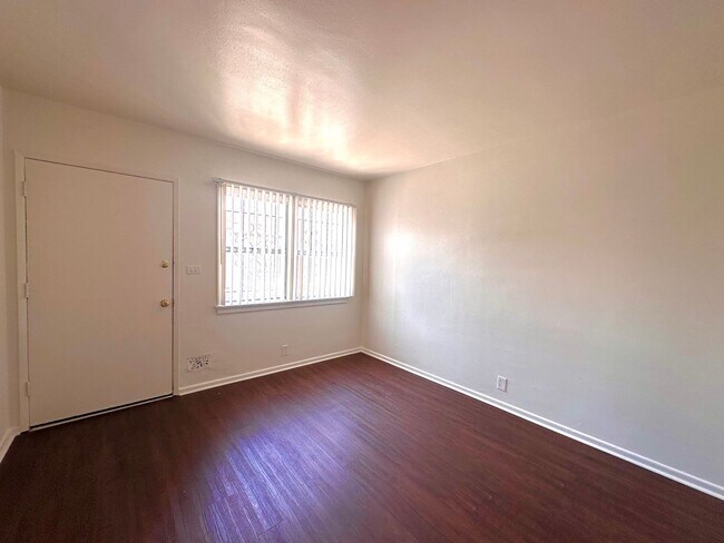 6341 11th Ave in Los Angeles, CA - Building Photo - Building Photo