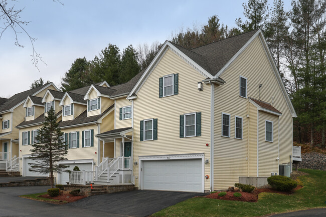 The Commons at Elmwood Village in North Reading, MA - Building Photo - Building Photo
