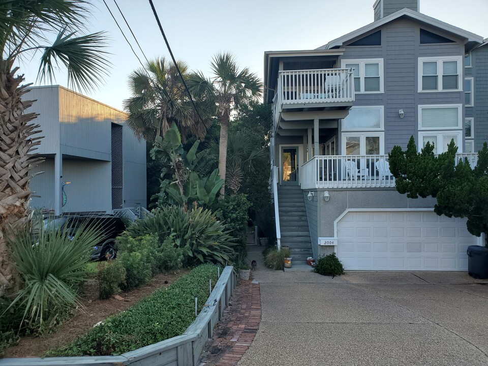 2004 Beach Ave, Unit 2004 Beach Avenue in Atlantic Beach, FL - Building Photo