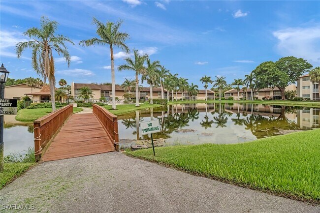 185 Cypress Way E in Naples, FL - Building Photo - Building Photo