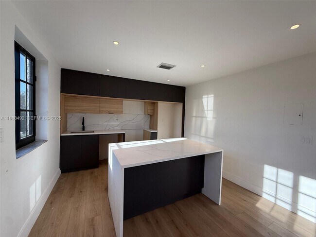 1716 SW 11th St in Miami, FL - Building Photo - Building Photo