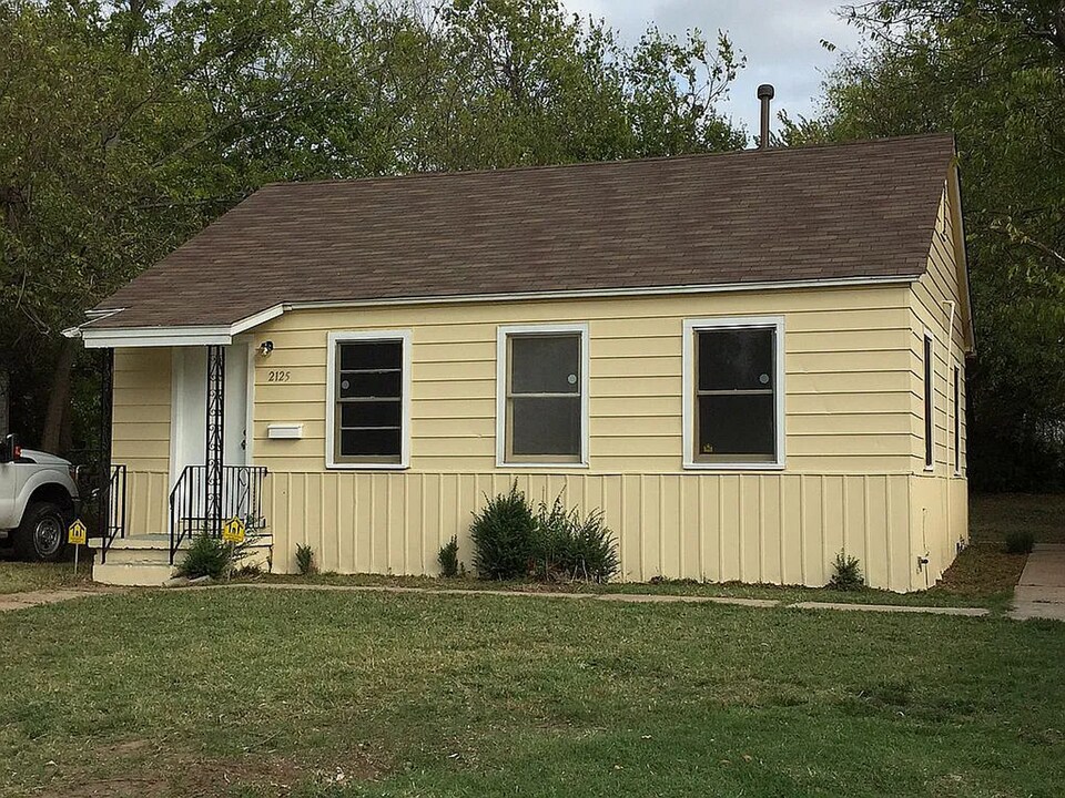 2125 N Rockford Ave in Tulsa, OK - Building Photo