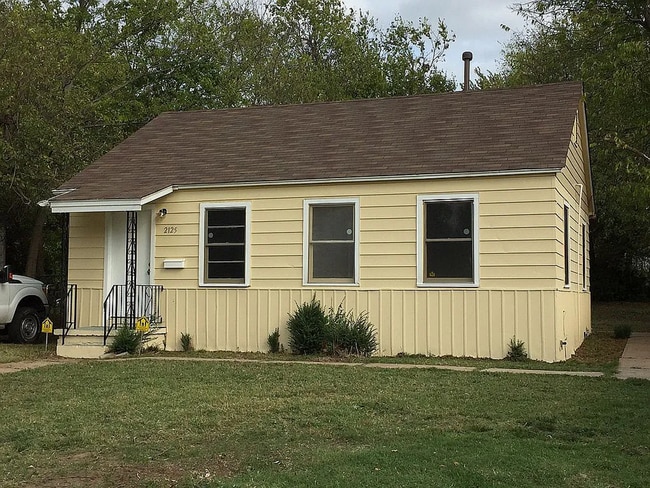 property at 2125 N Rockford Ave