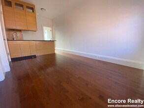 98 Myrtle St, Unit 7 in Boston, MA - Foto de edificio - Building Photo