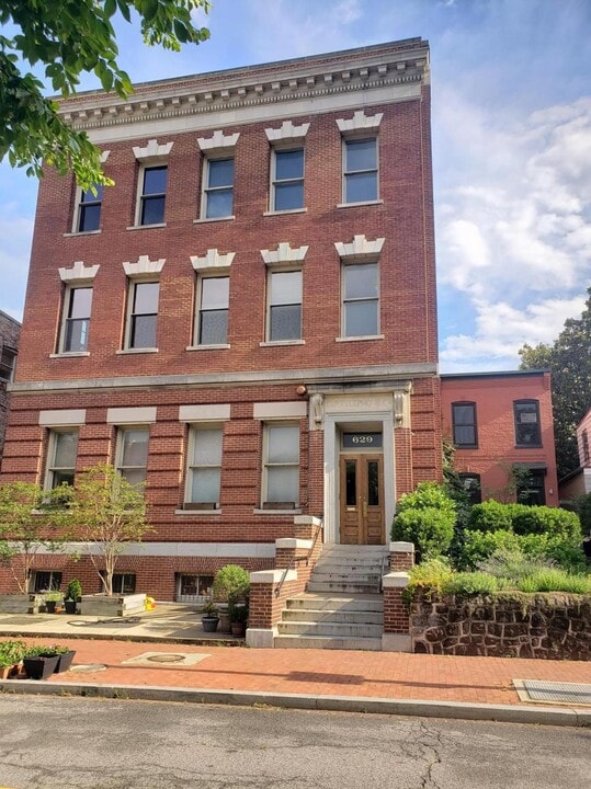 629 Constitution Ave NE in Washington, DC - Building Photo