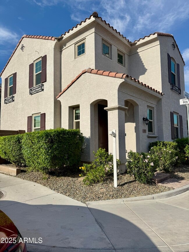 938 E Danbury Dr in Phoenix, AZ - Building Photo - Building Photo