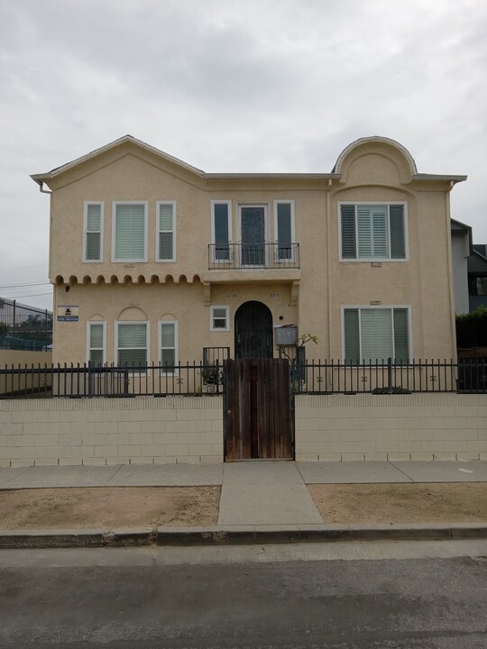 2216 S Marvin Ave in Los Angeles, CA - Building Photo