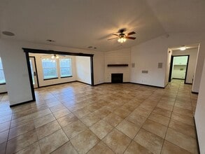 1031 N Crenshaw St in Visalia, CA - Building Photo - Building Photo