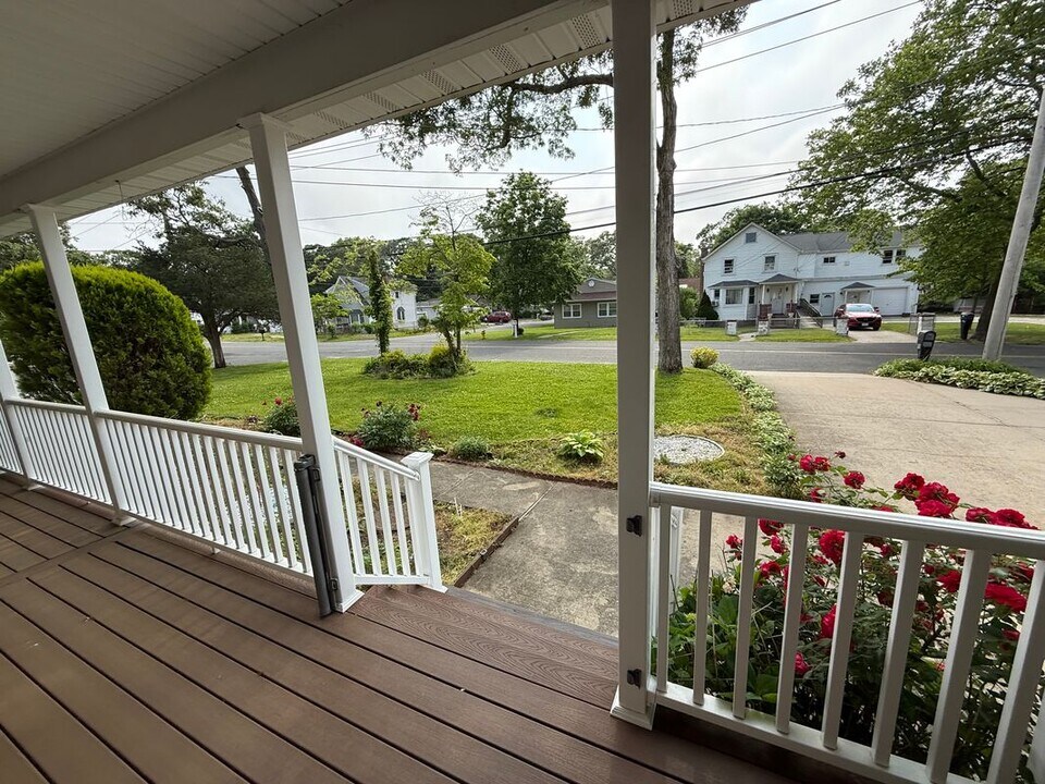 109 Adirondack Dr in Selden, NY - Building Photo