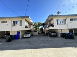 Twin Palms Patio Apartments in San Diego, CA - Building Photo - Building Photo