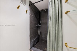 2801 Florida Ave, Unit 410 in Miami, FL - Building Photo - Building Photo