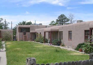 413-415 Girard Blvd NW in Albuquerque, NM - Foto de edificio - Building Photo