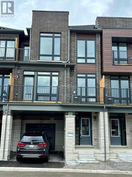 39 Griffith St in Aurora, ON - Building Photo