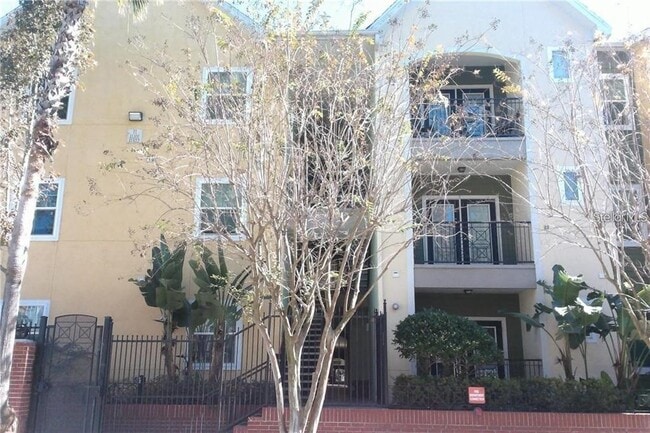 property at 1910 E Palm Ave