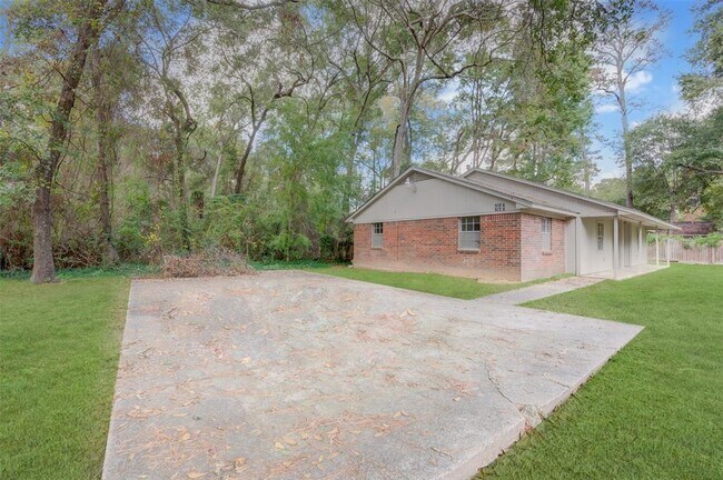 512 Coleman St, Unit A in Conroe, TX - Building Photo - Building Photo