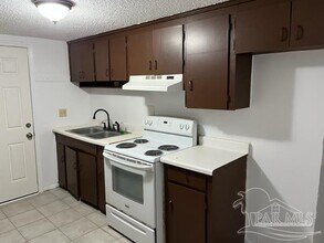 1001 Bartow Ave in Pensacola, FL - Building Photo - Building Photo