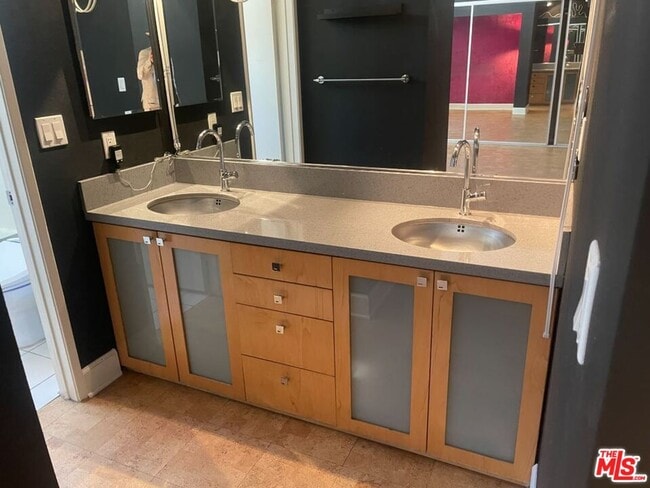 1940 Highland Ave in Los Angeles, CA - Building Photo - Building Photo